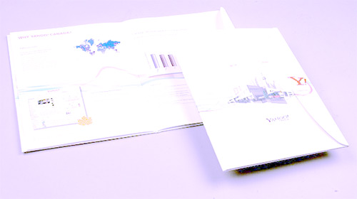 Imagebroschüre mit bedruckter und verschließbarer Präsentationsmappe als Umschlag