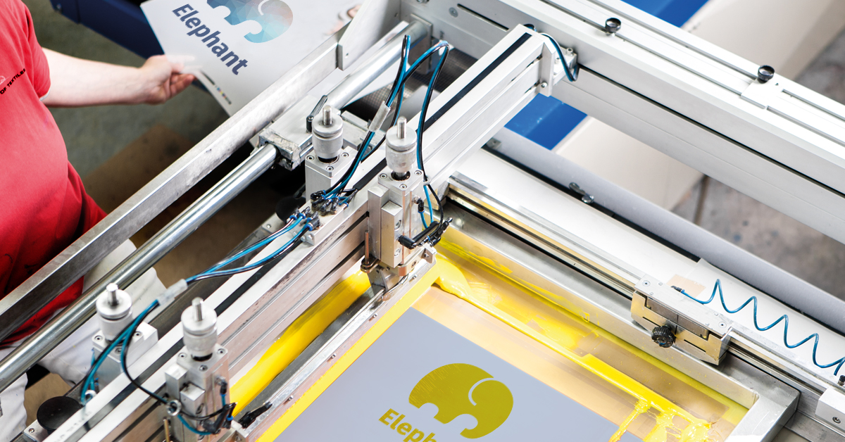 Screen printing machine for printing