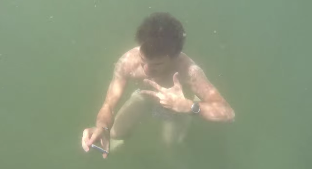 Screenshot Samsung Galaxy S5 Challenge: #UnderwaterSelfie
